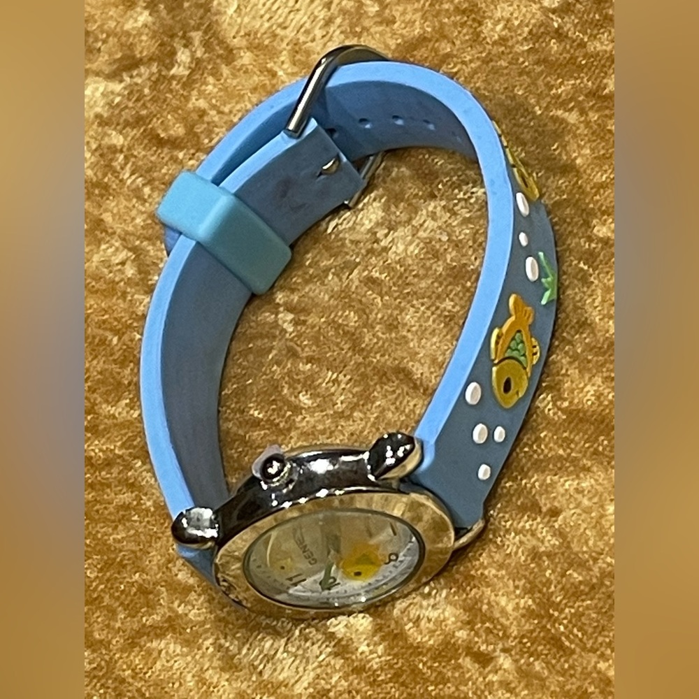 Geneva Kids Wrist Watch Color Blue w/Yellow fish the second hand being of a fish
